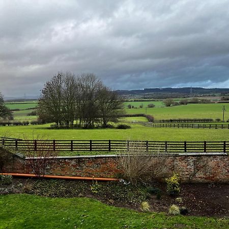 Burtree Country House, Tipi'S, Treehouse & Lodge & House Rooms With Hot Tubs In A Private Garden Thirsk Exterior foto