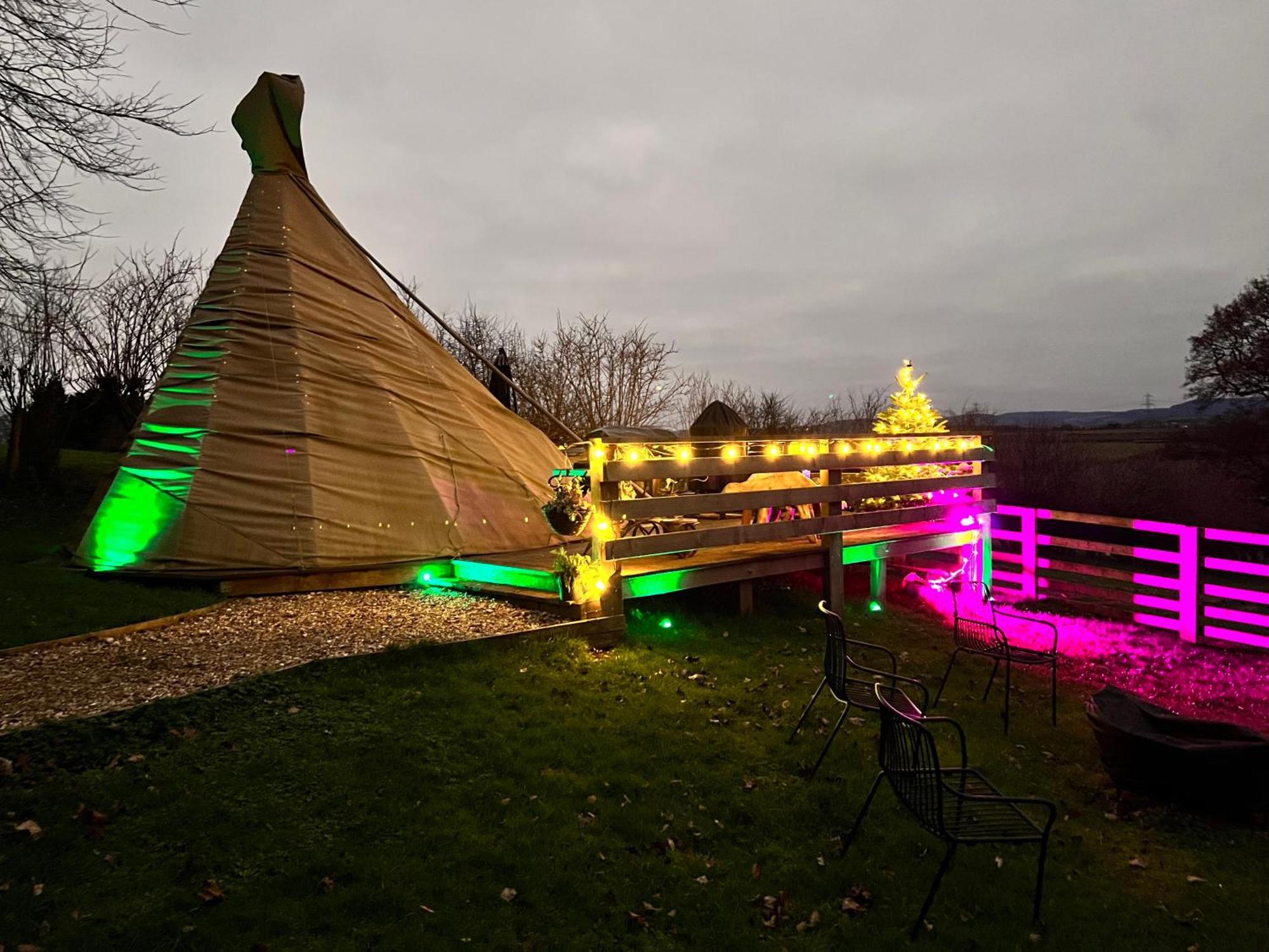 Burtree Country House, Tipi'S, Treehouse & Lodge & House Rooms With Hot Tubs In A Private Garden Thirsk Exterior foto