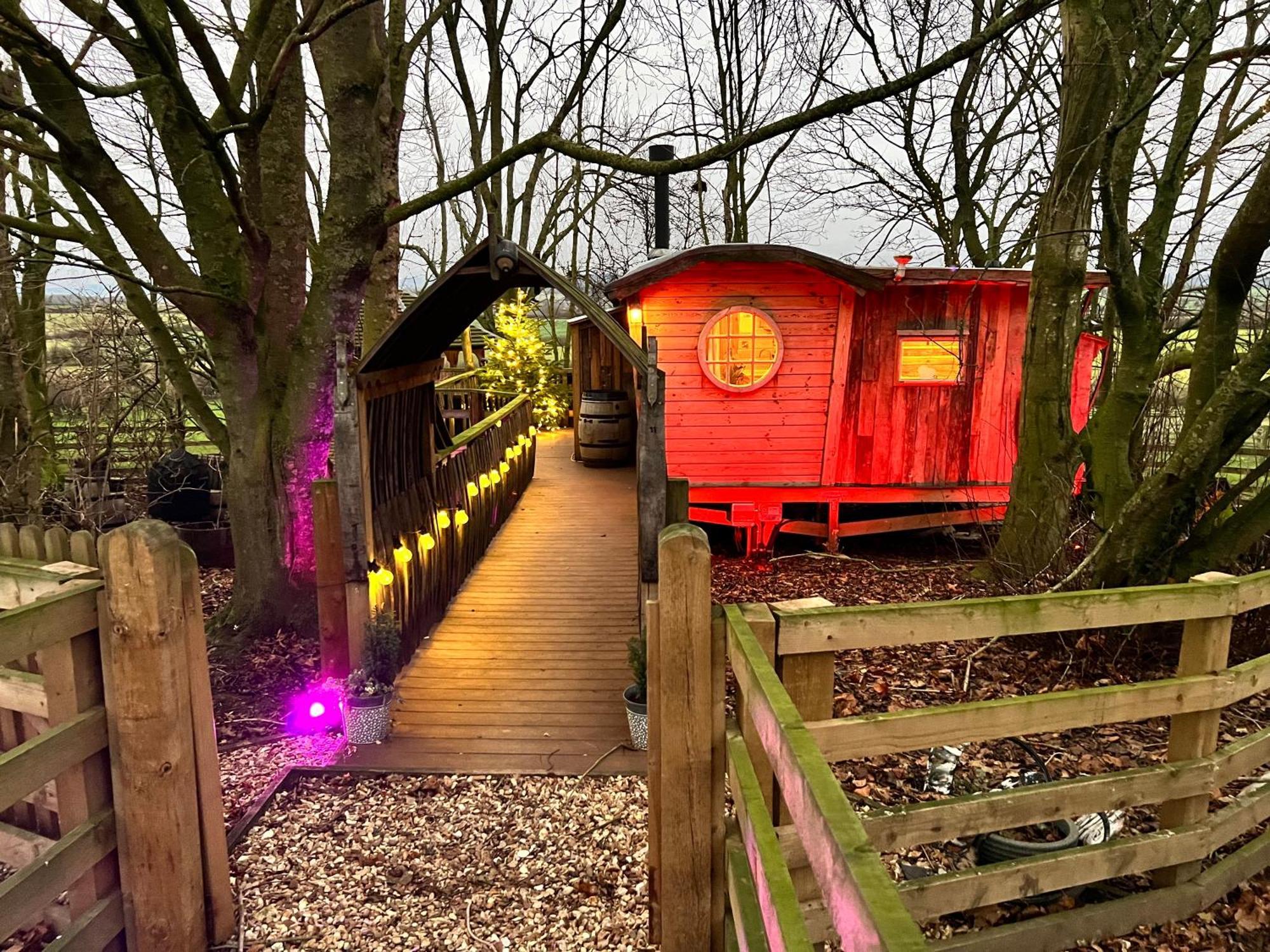Burtree Country House, Tipi'S, Treehouse & Lodge & House Rooms With Hot Tubs In A Private Garden Thirsk Exterior foto