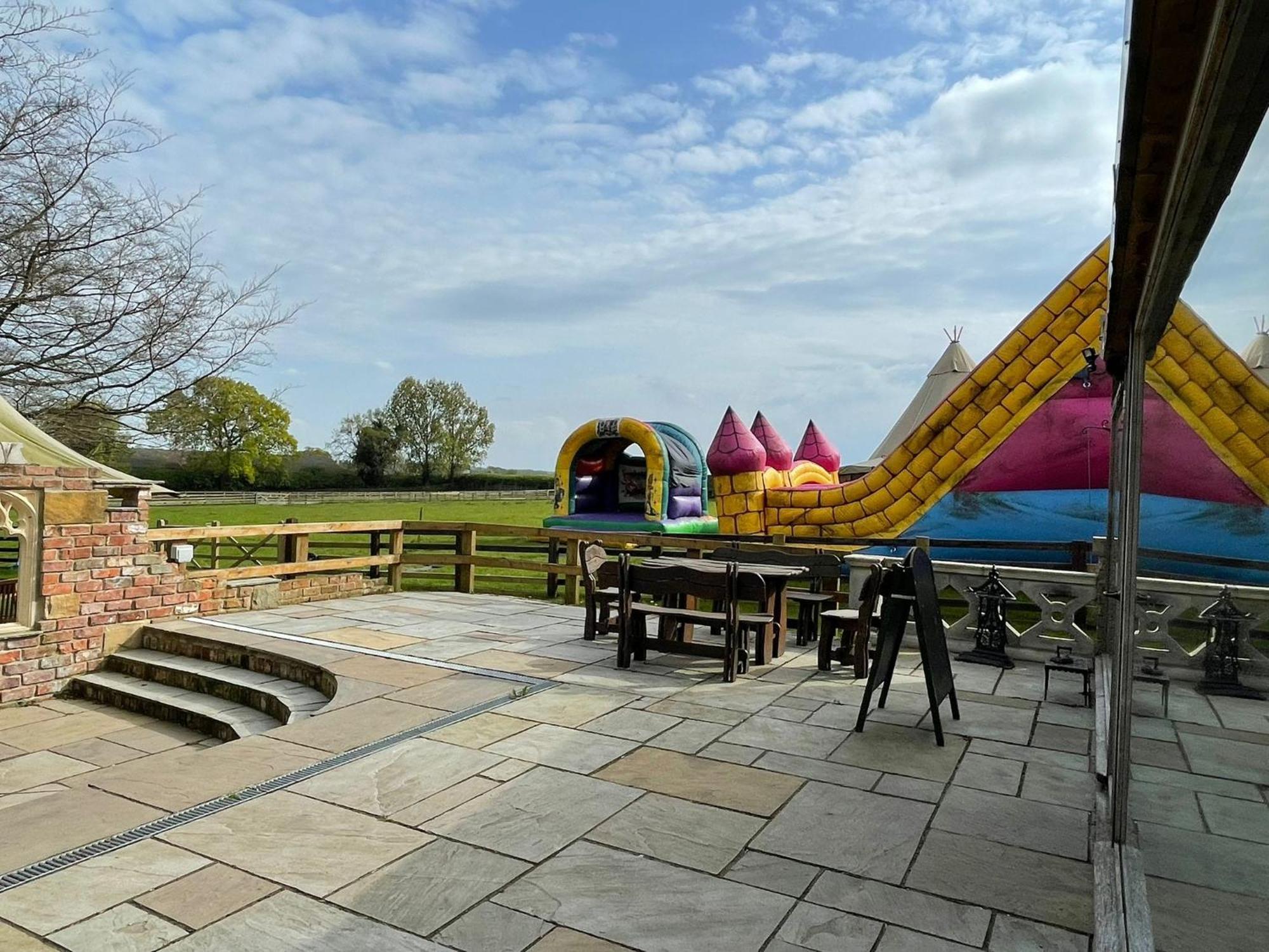 Burtree Country House, Tipi'S, Treehouse & Lodge & House Rooms With Hot Tubs In A Private Garden Thirsk Exterior foto